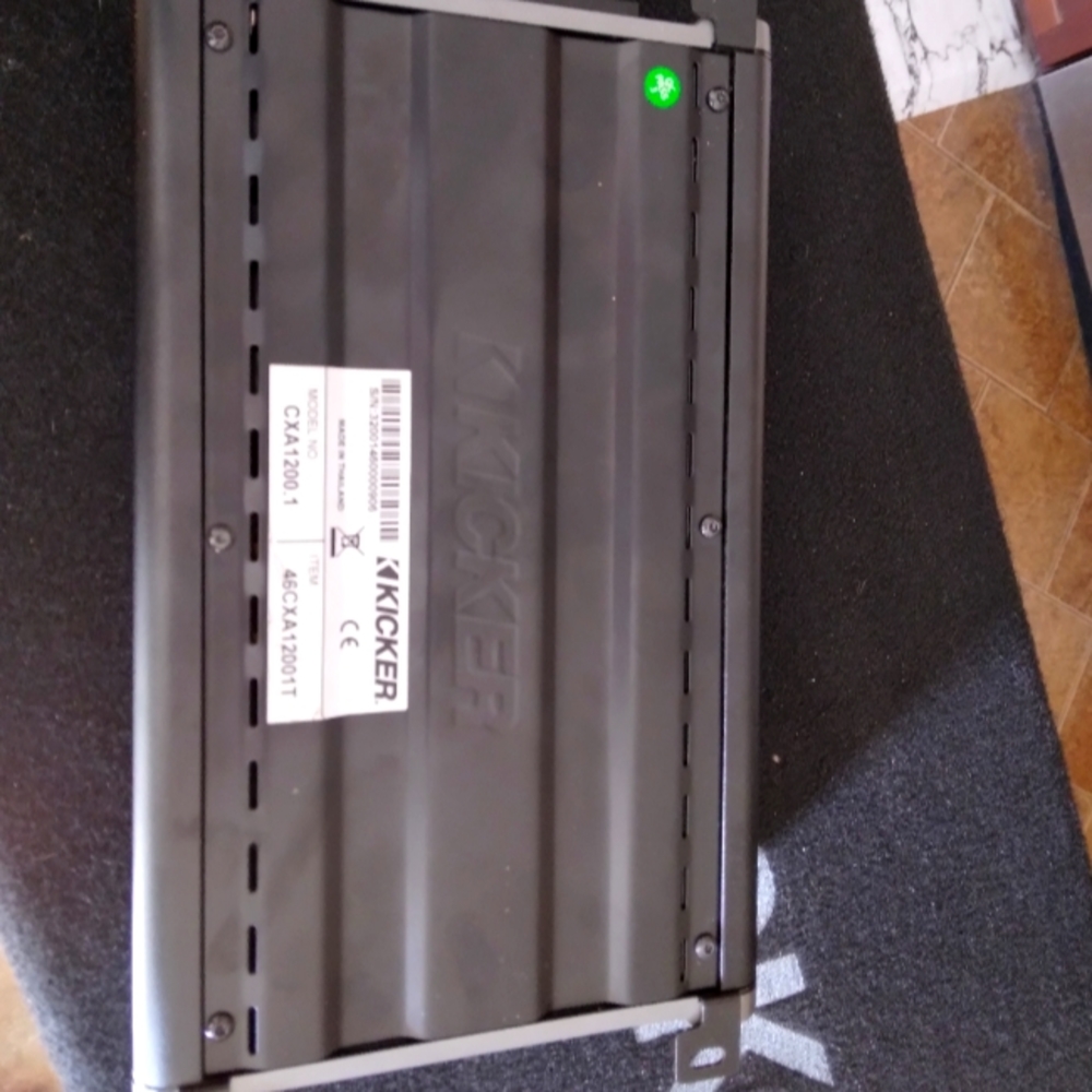 Kicker 2400 watt amp